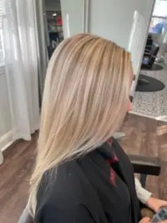 Blonde hair with blond streaks